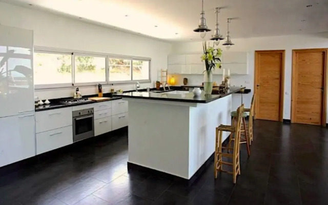 Splendid Villa With sea View