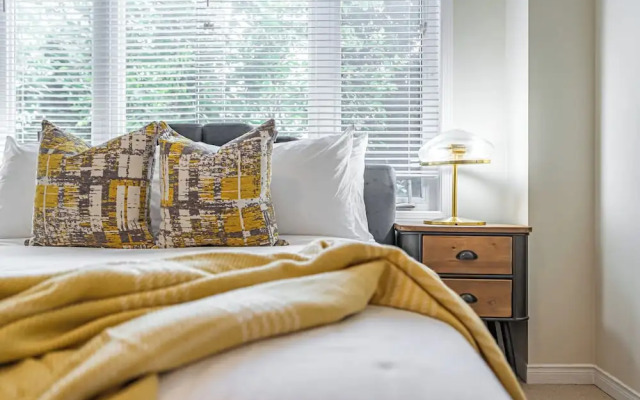 Cozy 1 Bedroom Townhouse