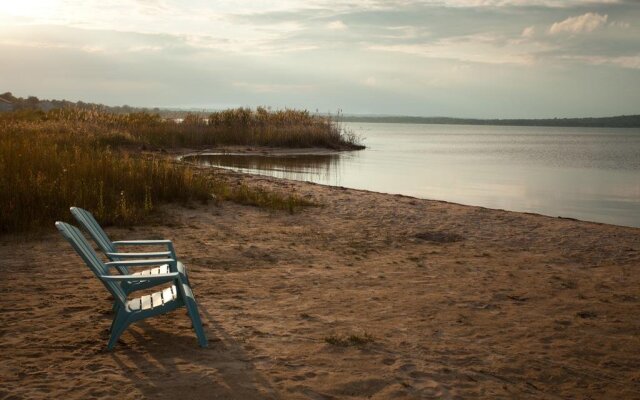 Pointes North Beachfront Hotel