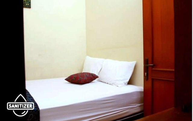Unique Guesthouse – Guest Rooms – Bandung