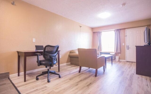 The Crossroads Hotel & Suites