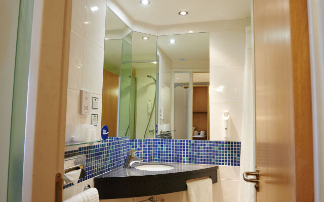 Holiday Inn Express Cheltenham by IHG
