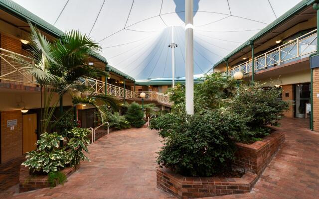 Mayfair Plaza Motel