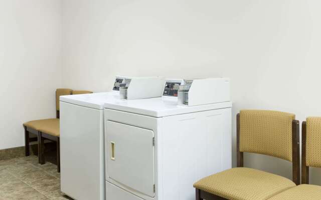 Days Inn by Wyndham Paxton