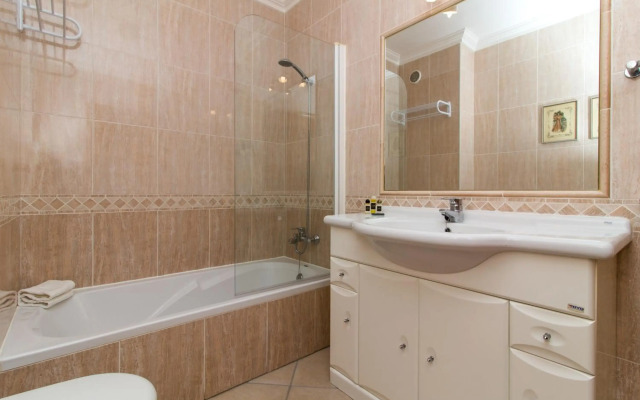 Oura Sunrise II Apartment by Stay-ici, Algarve Holiday Rental