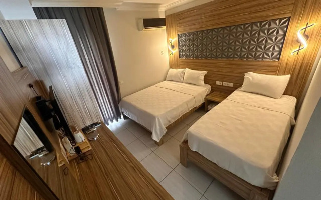 Royal Ezel Hotel