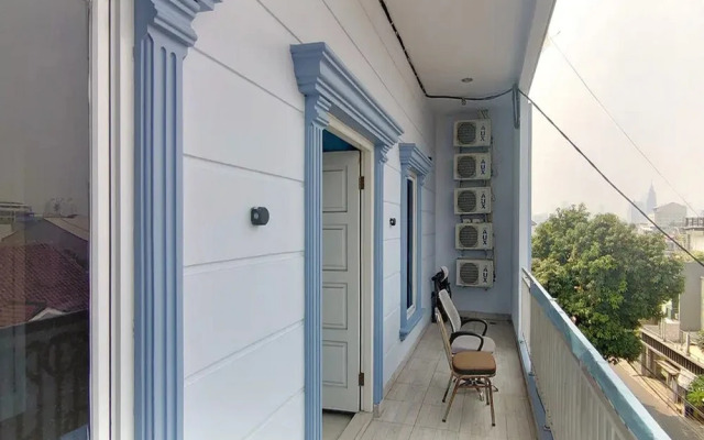 RedDoorz near Stasiun Palmerah