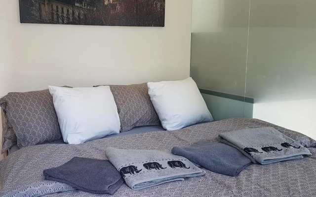 ONSITE Free Garage Parking, 10min Centre by Bus