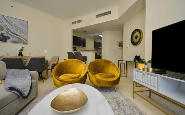 Experience Luxurious Sky High Marina Living