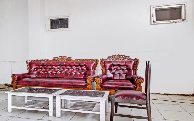 SPOT ON 92791 4 Saudara Hotel