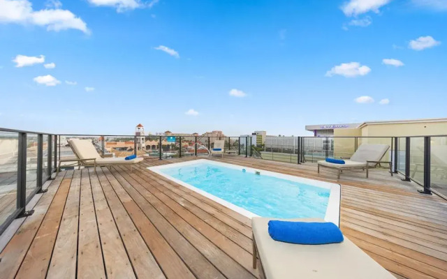 Oceanside Luxury The Cove Palm Beach 2BR 2 5BA