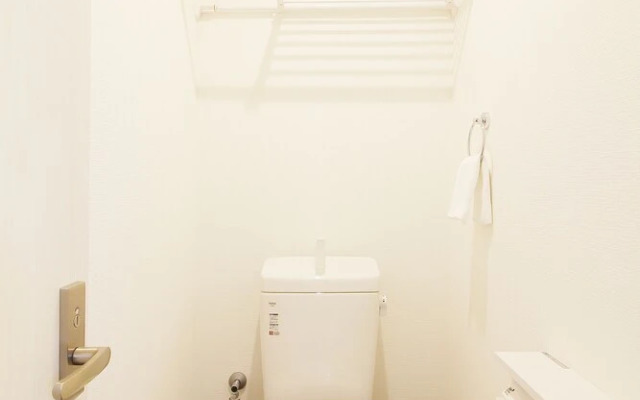 Yoshi Building 302