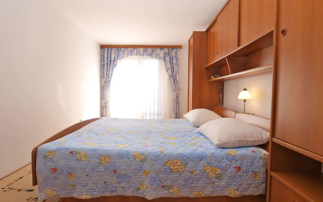 Apartment 979