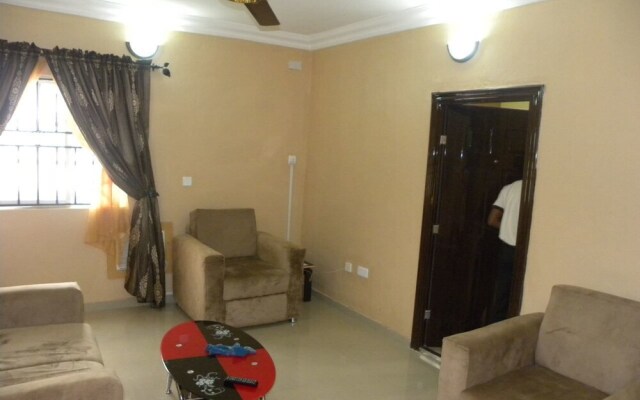 Grandy Suites Hotel