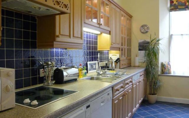 Silver Lining - Mile Apartments