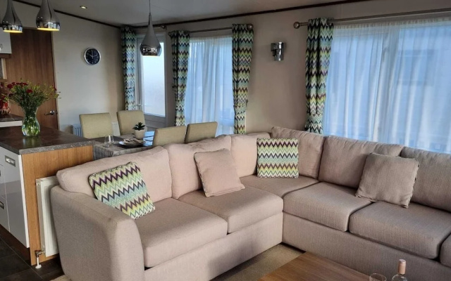 Stunning Seaside Lodge Nr New Forest 2 bed
