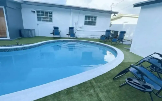 Spacious Home With Heated Pool