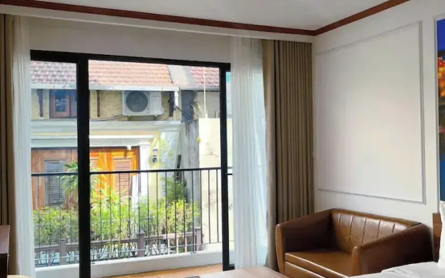 Azen Lakeside Apartment & Hotel