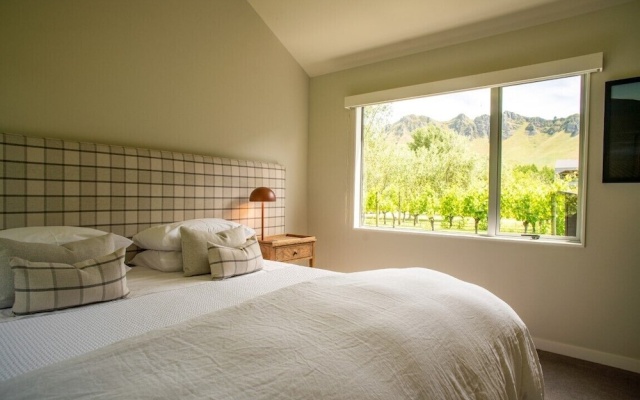 Craggy Range Luxury Vineyard Retreat – Guest Rooms – Havelock North