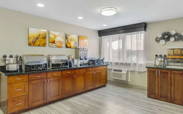 Comfort Inn & Suites Pacific - Auburn