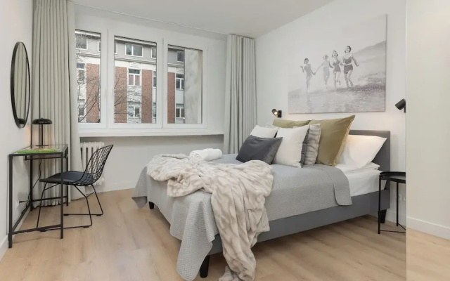 Nowogrodzka Apartment by Renters