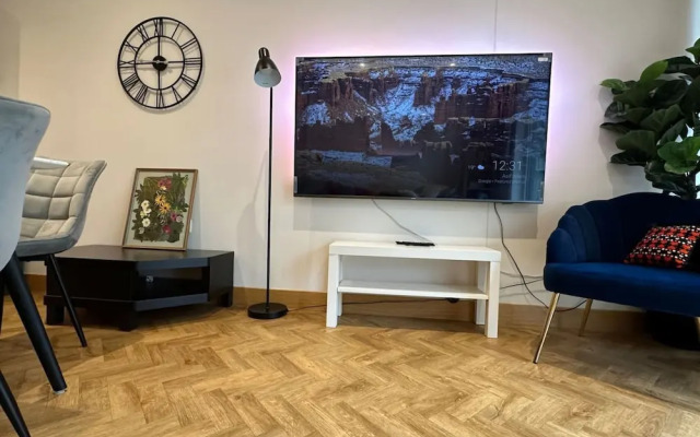 2b2b Apt Park + River + Balcony