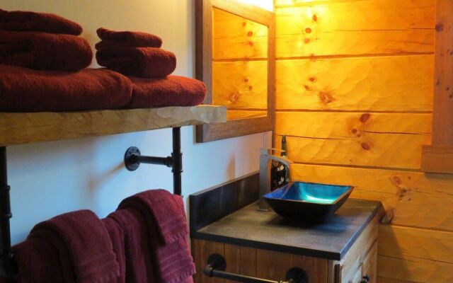 Southern Comfort Lakeside Cabin Resort