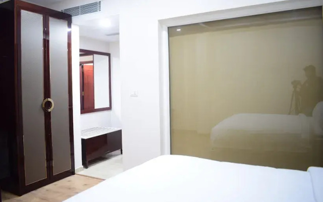 Hotel Naveen Continental @ 2Minutes Walk From Zero Road Bus Stand
