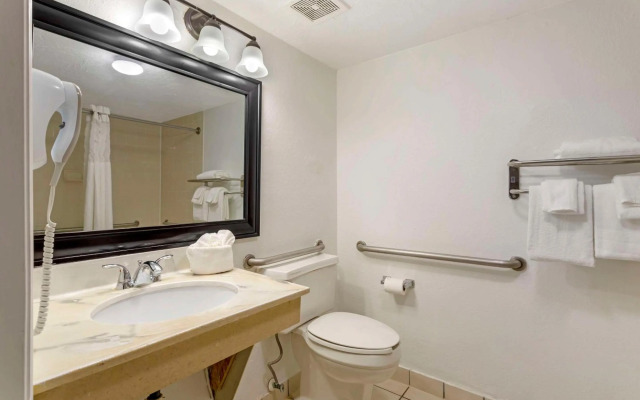 Quality Inn & Suites St Augustine Beach Area