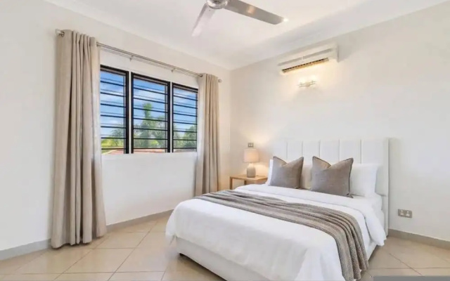 Zenlux Rosewater Pool Marina Deck Bayview Pad – Guest Rooms – Darwin
