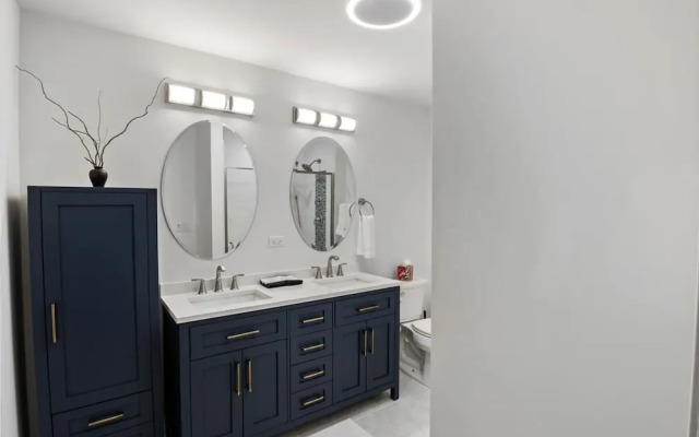 Luxury Waterfront Lakehouse With Private Dock Views