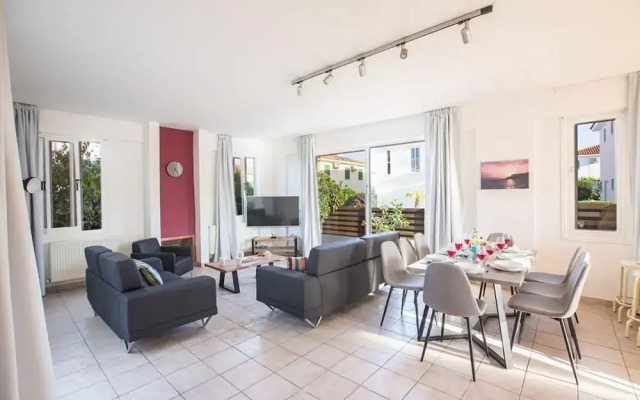 Villa Renee AQ Ni38b