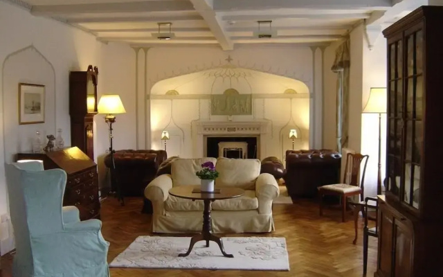 Edgcott House