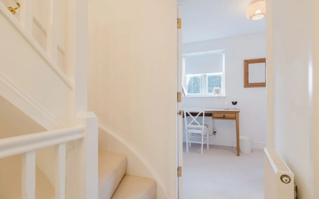 Stylish Retreat with Garden in Tetbury