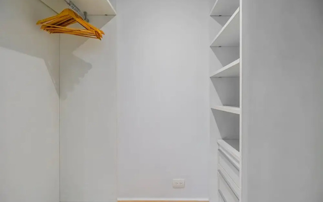 w Prestigious 1BR w Fantastic Balcony in YOO