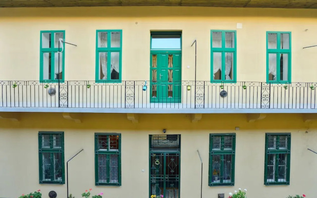 Dob 11 Apartment II.