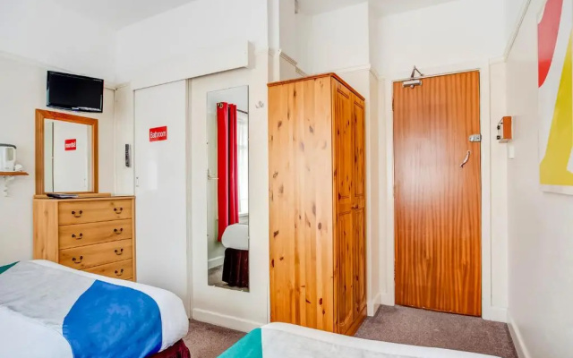 OYO Godolphin Arms Hotel