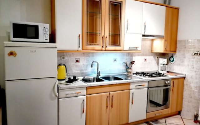 Rooms and Apartment Lea