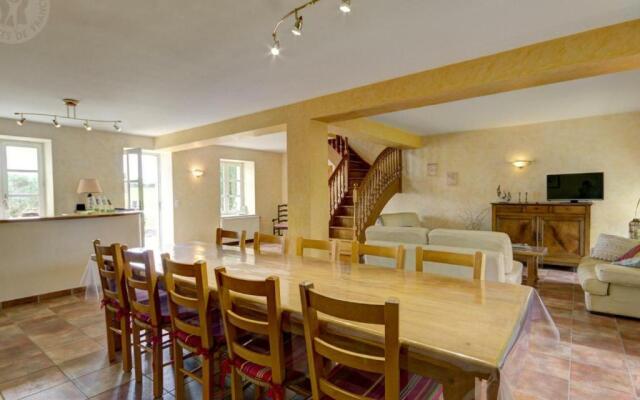 Gîte Chalain-le-Comtal, 5 pièces, 10 personnes - FR-1-496-48
