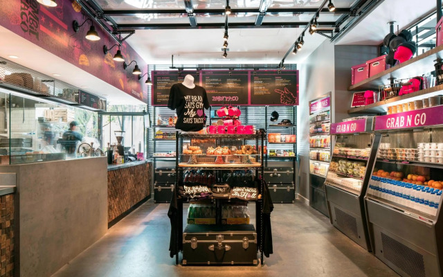 Moxy Chicago Downtown