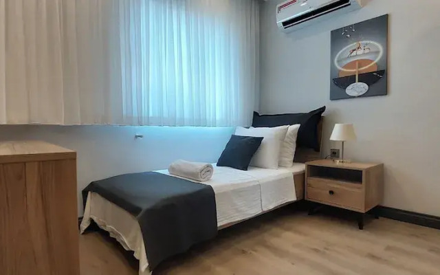 New Flat Large Living Space 4 Close to Lara Beach