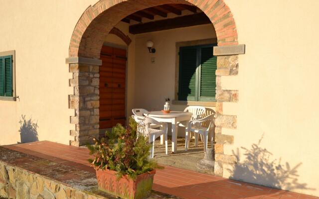 Authentic Farmhouse with Pool, Hot Tub, Playground, Garden