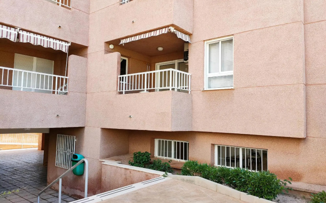 Global Properties, Practico apartamento con piscina en Residencial Brezo Canet