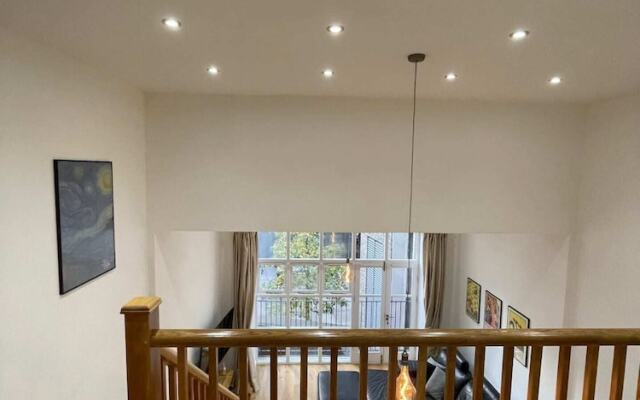 Stunning 3BD Maisonette W/balcony - Old Street!