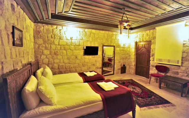Under Cave Hotel