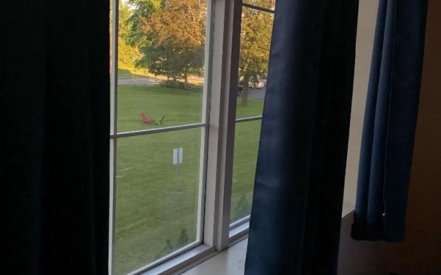 Falls Lodge and Suites