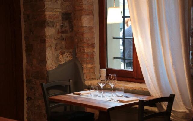 1883 Restaurant & Rooms