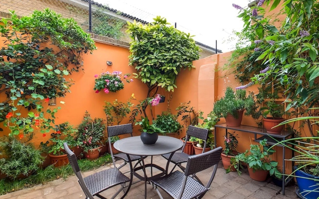 The Clapham Apartment With Private Patio