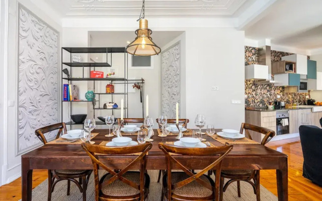 Luxurious Art Deco 3 Br
