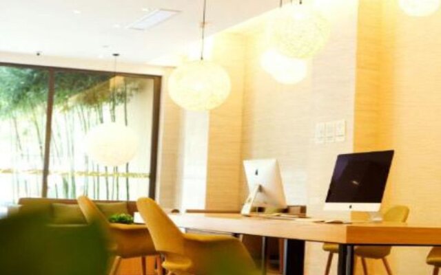 Ji Hotel (Haining Haichang South Road Leather City